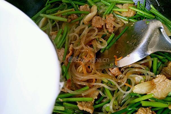 芹菜炒粉条的做法图解8