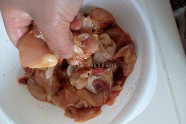 姜葱土豆焖鸡腿的做法图解1