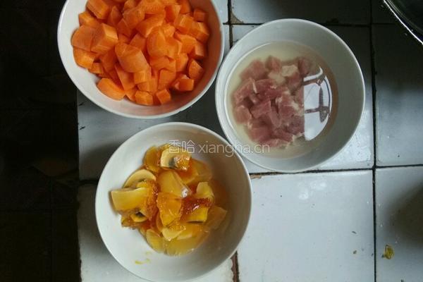 皮蛋胡萝卜瘦肉粥的做法图解2