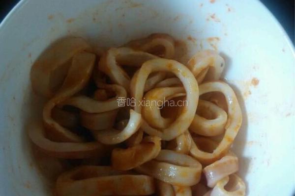 香酥鱿鱼圈的做法图解1
