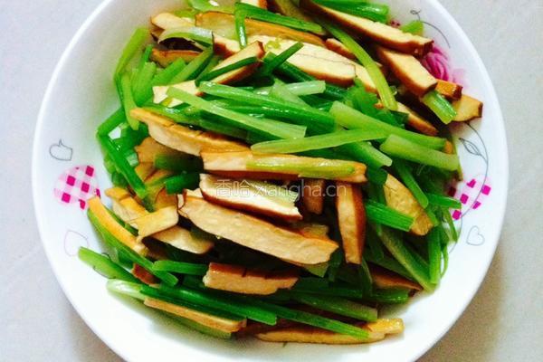 芹菜炒豆干的做法图解5