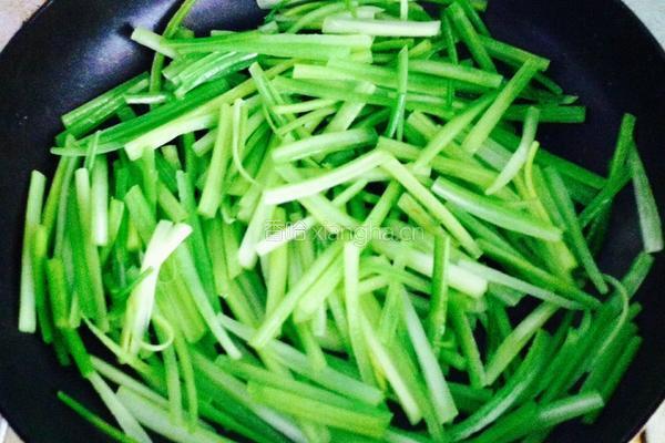 芹菜炒豆干的做法图解3