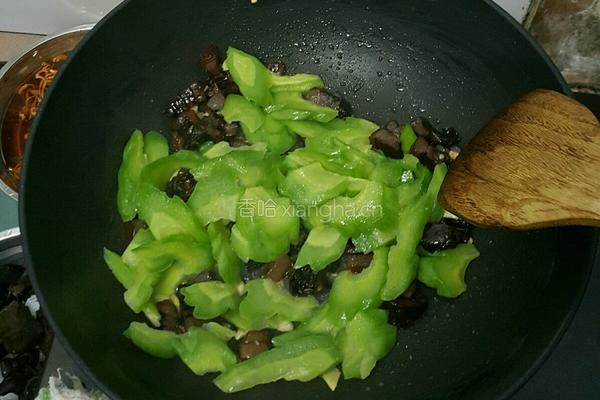 凉瓜炒腊肉的做法图解9