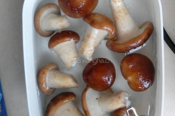香菇胡萝卜炒肉的做法图解4
