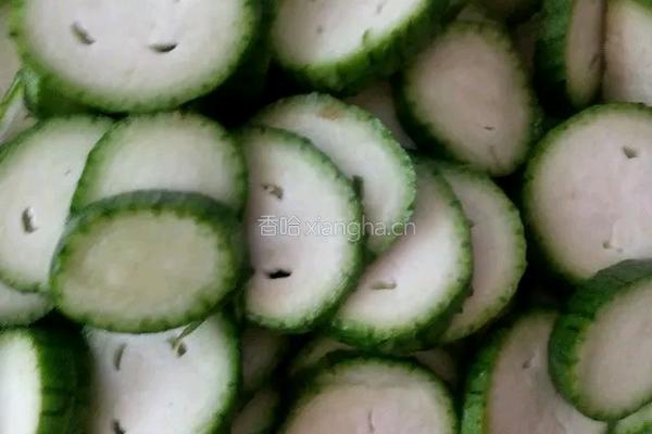 丝瓜炒鸡蛋的做法图解1