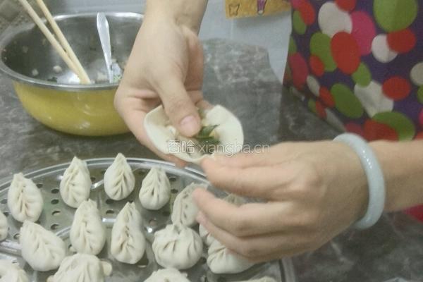 鱼肉馅小笼包的做法图解4