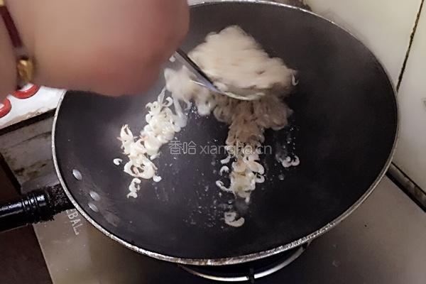 青椒炒虾仁的做法图解3