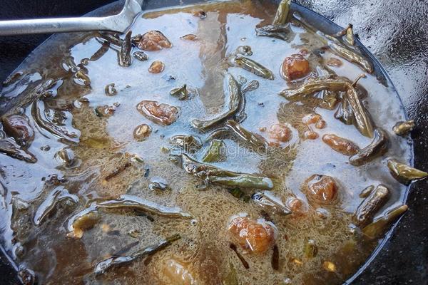 红烧肉炖干豆角的做法图解8