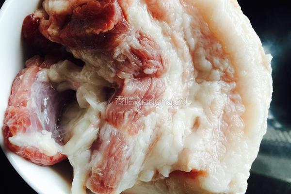 蒜泥白肉的做法图解1