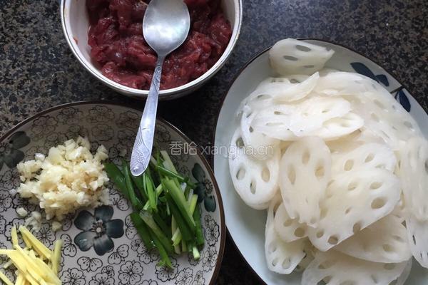 牛肉炒嫩莲藕的做法图解1