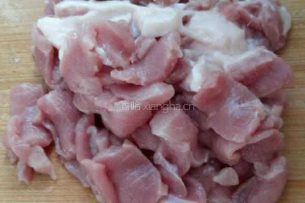 芹菜黑木耳胡萝卜炒肉的做法图解3