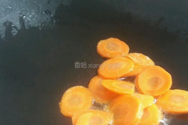 芹菜黑木耳胡萝卜炒肉的做法图解5