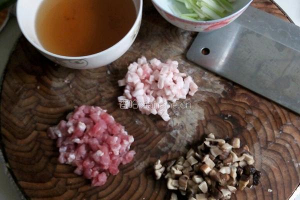 香菇炒饭的做法图解2