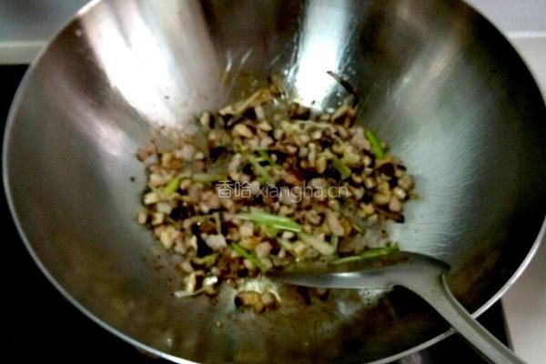 香菇炒饭的做法图解4