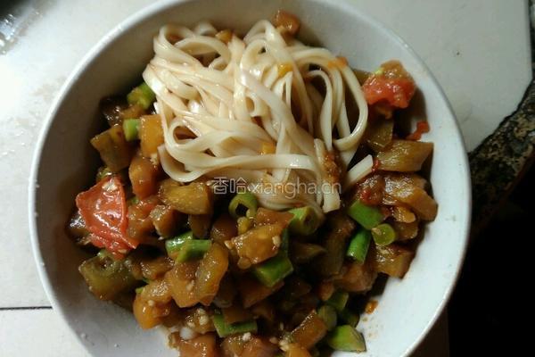 茄子豆角凉拌面的做法图解3