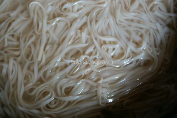 茄子豆角凉拌面的做法图解2