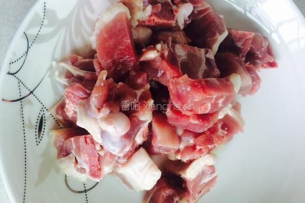 毛豆花生炖鸭腿的做法图解2
