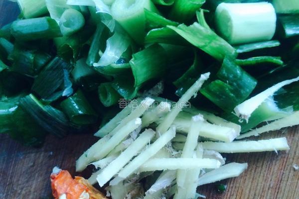毛豆花生炖鸭腿的做法图解5