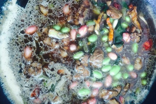 毛豆花生炖鸭腿的做法图解9