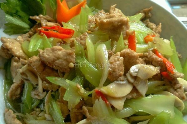 芹菜肉片炒圆菇的做法图解4