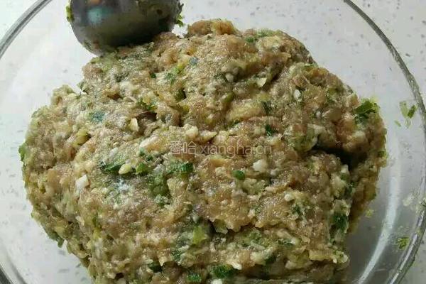 葱花大肉水饺的做法图解2