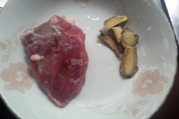 田七炖瘦肉的做法图解1
