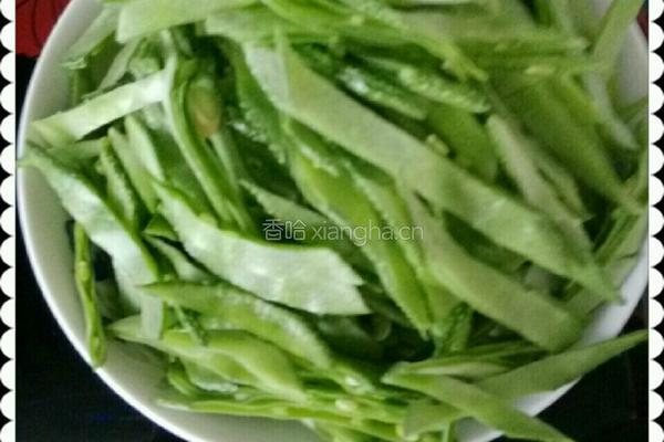 犍孑肉炒扁豆角的做法图解1