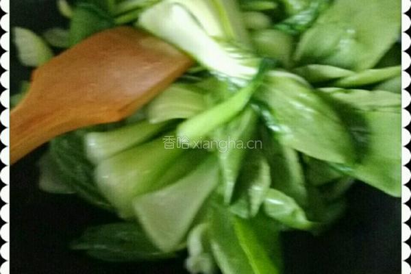 扒油菜炸虾肉的做法图解1