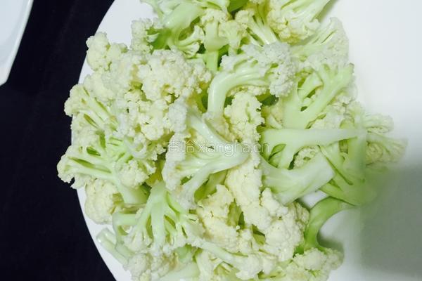 干煸花菜的做法图解1