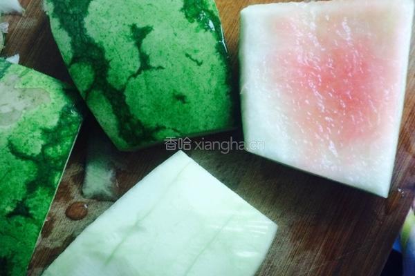清炒西瓜皮的做法图解1