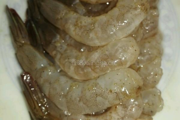 凤尾虾的做法图解1