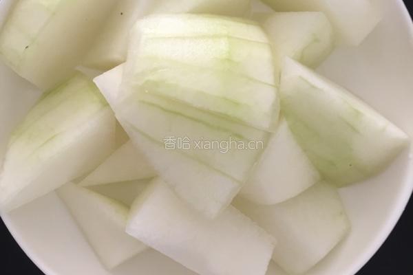 冬瓜薏米骨头汤的做法图解1