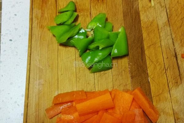 肉片鸡腿菇的做法图解2