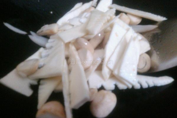 草菇甘笋的做法图解7