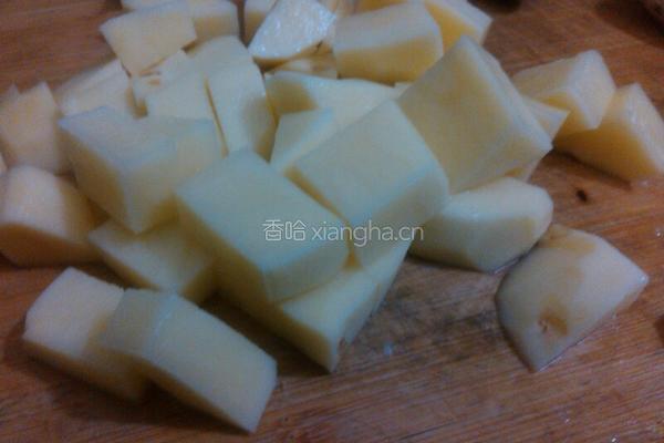 家常腩肉炆土豆的做法图解2