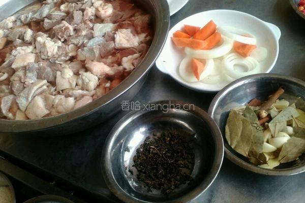 风味顿牛腩的做法图解2
