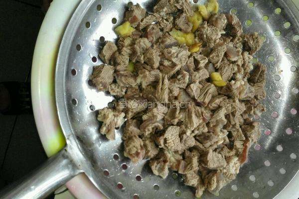 土豆烧牛腩的做法图解2