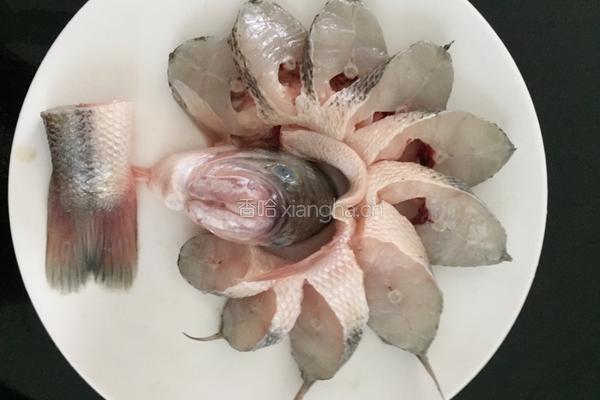 孔雀鲈鱼的做法图解2