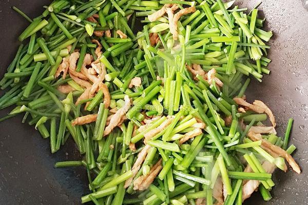 肉炒韭菜梗的做法图解6