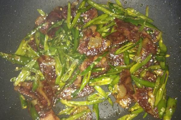 川味香肠炒辣椒的做法图解9