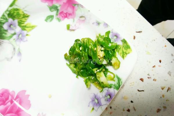 青椒脆炒土豆丝的做法图解3