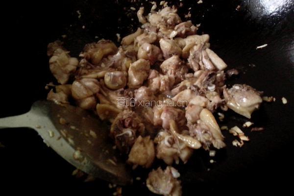 磨菇焖鸡肉的做法图解6