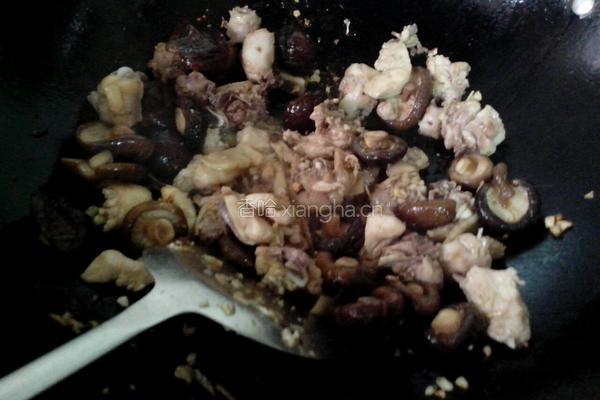 磨菇焖鸡肉的做法图解7