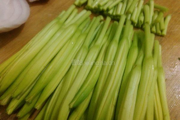 肉碎窝蛋黄花菜的做法图解1