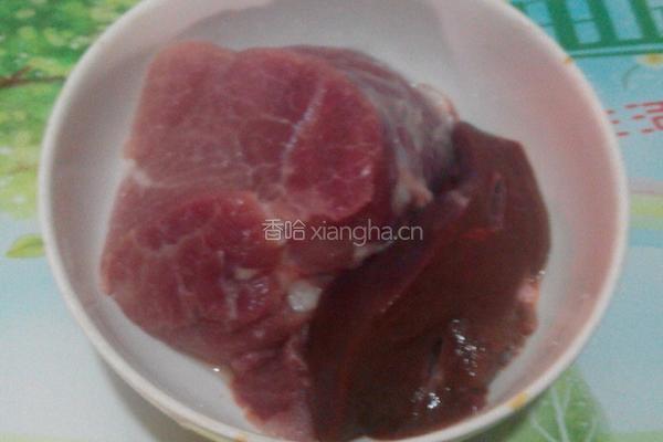 猪肝瘦肉粥的做法图解1
