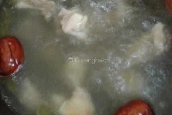 山药胡萝卜鸡汤的做法图解1