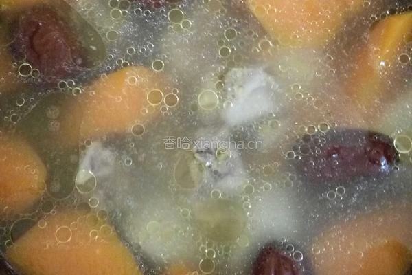 山药胡萝卜鸡汤的做法图解2