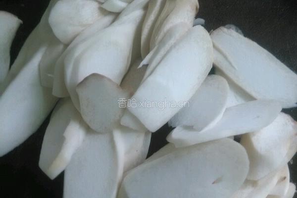杏鲍菇瘦肉汤的做法图解3