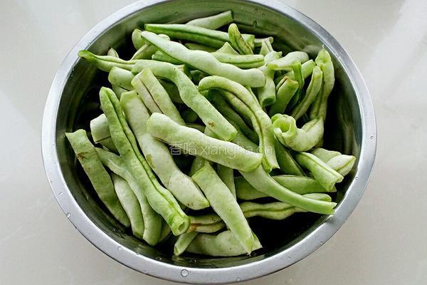 红烧肉豆角焖面的做法图解1