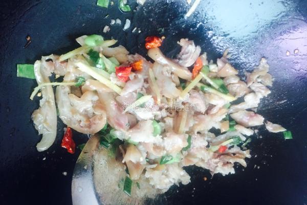 猪蹄肉炒芹菜的做法图解5